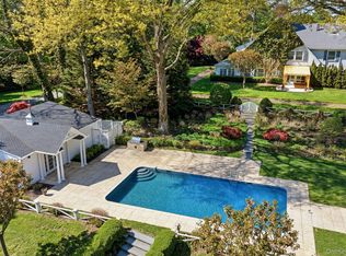 42 Clocktower Lane, Old Westbury, NY 11568