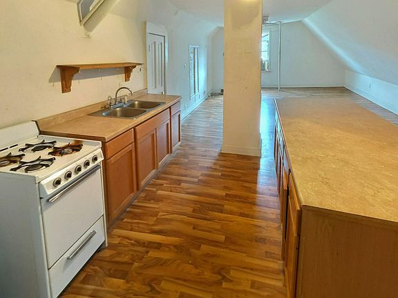5th image of 1903 E Newberry Blvd #3