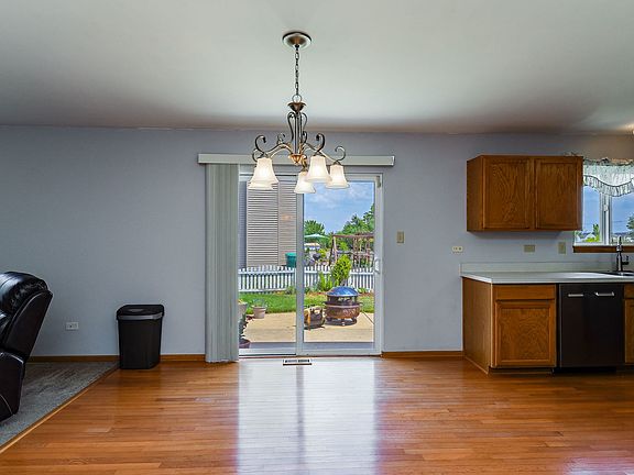 5th image of 2410 White Ash Ct