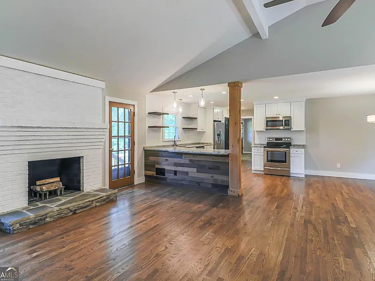 99 Woodvalley Dr — Photo 7