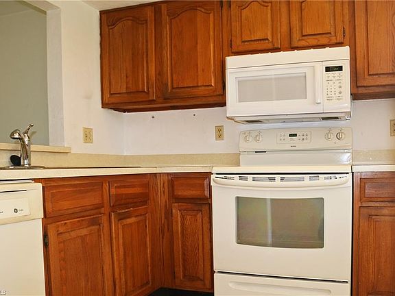3rd image of 1070 Pine Isle Ln #1070