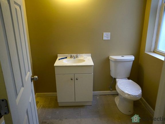 5th image of 6900 S Paxton Ave #2