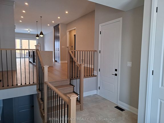 2nd image of 8 Saint Augustine Dr