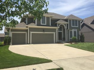 16168 S Heatherwood St, Olathe, KS 66062