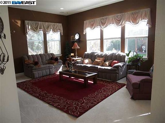4th image of 2801 Vine Ct