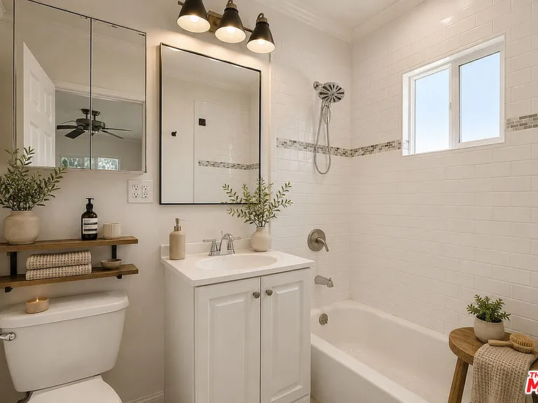 6033 Fallbrook Ave — Photo 8