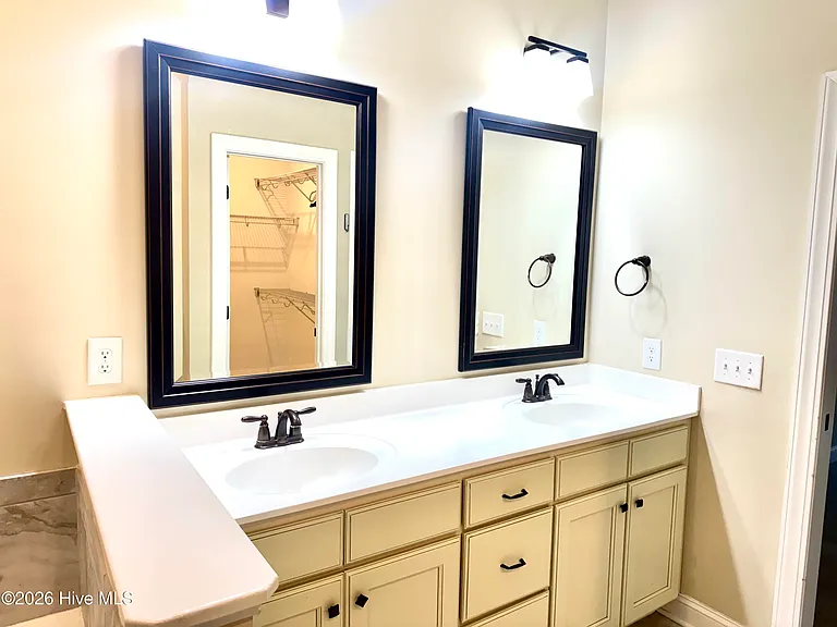 2301 Sweet Bay Dr #B — Photo 9