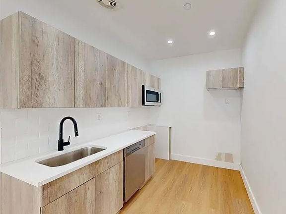 4th image of 1215 Putnam Ave #1FA