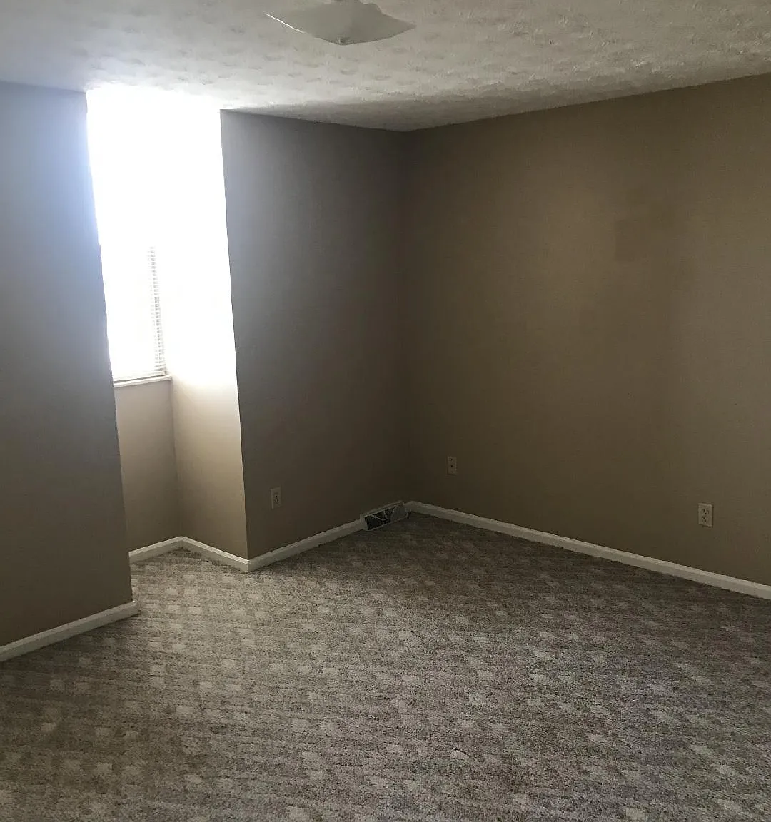 2 bed, 1.5 bath, 1100 sqft, $900 — Photo 3