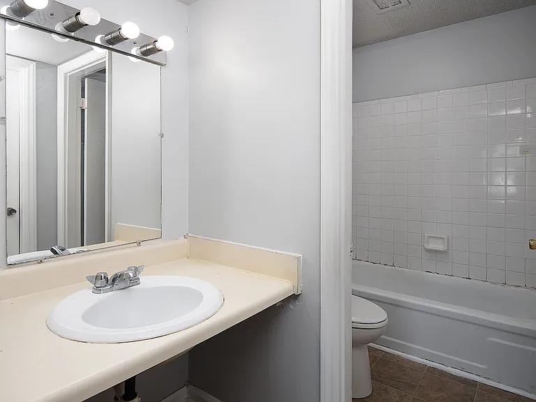 849 Farmhurst Dr #D — Photo 6