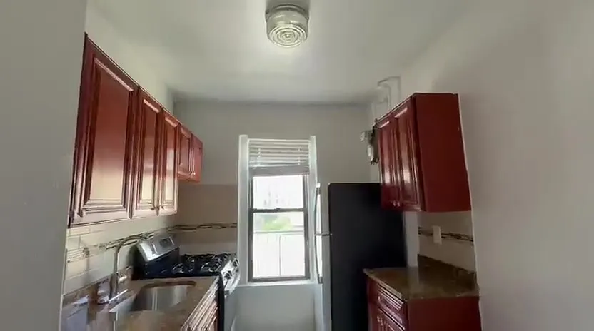 2 bed, $2,332 — Photo 4