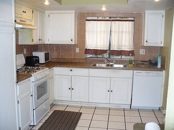 5th image of 1041 S Reservoir St