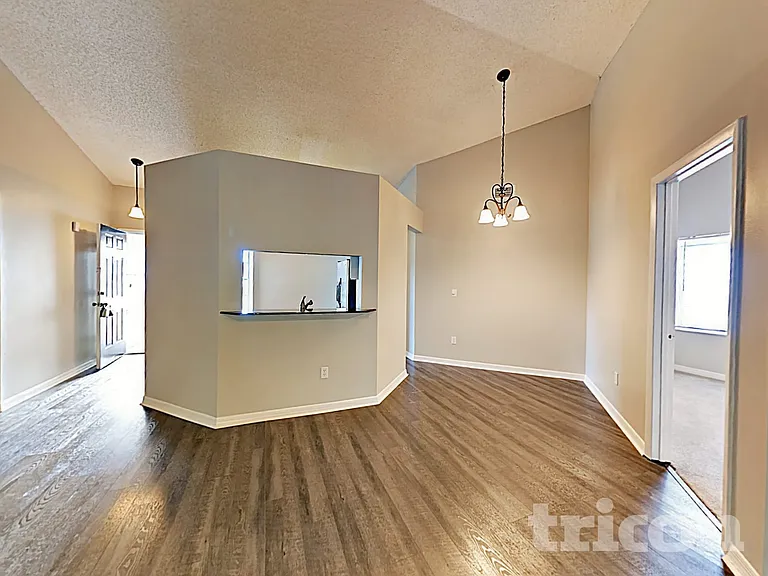 1718 Brandon Trace Ave — Photo 4
