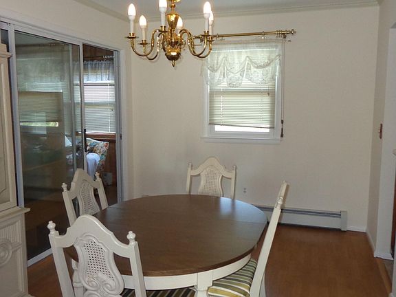 3rd image of 19 Walesa Ct