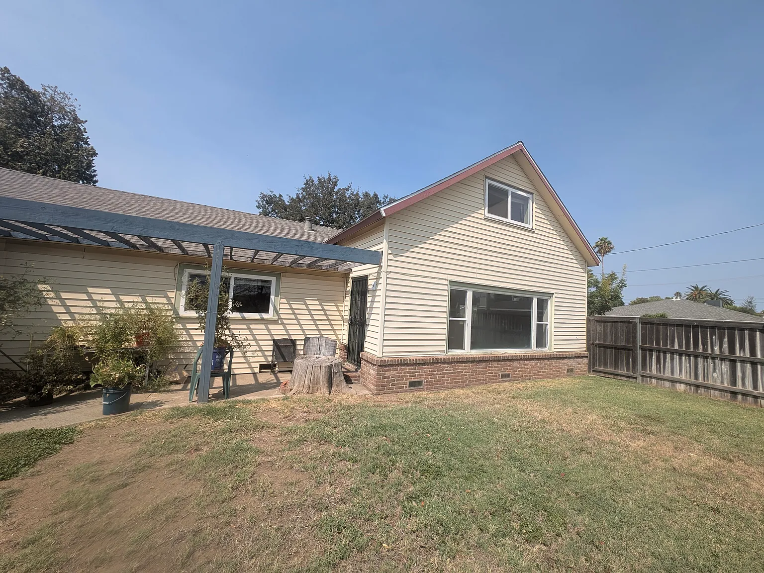 3 bed, 1800 sqft, $2,300 — Photo 1