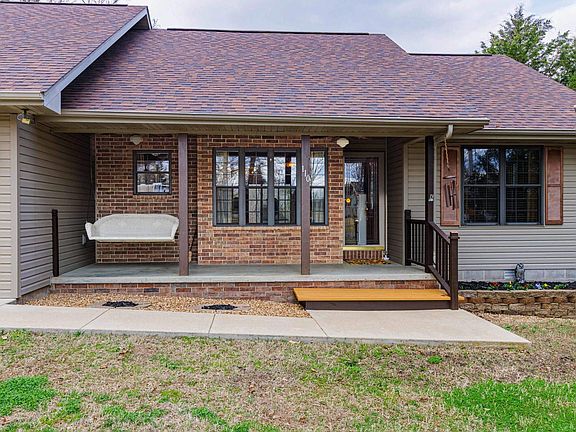 2nd image of 110 Lake Forest Cir