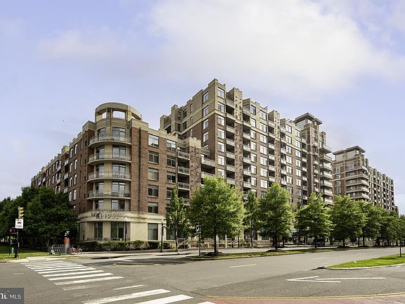 3rd image of 3600 Glebe Rd #516W