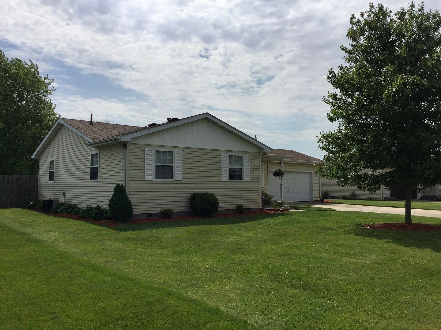411 S Neal St, Camargo, IL 61919 Zillow