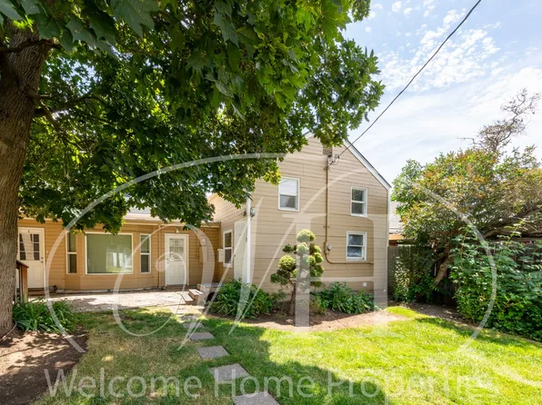 209 SE 6th St, 209 SE 6th St Unit B, College Place, WA 99324