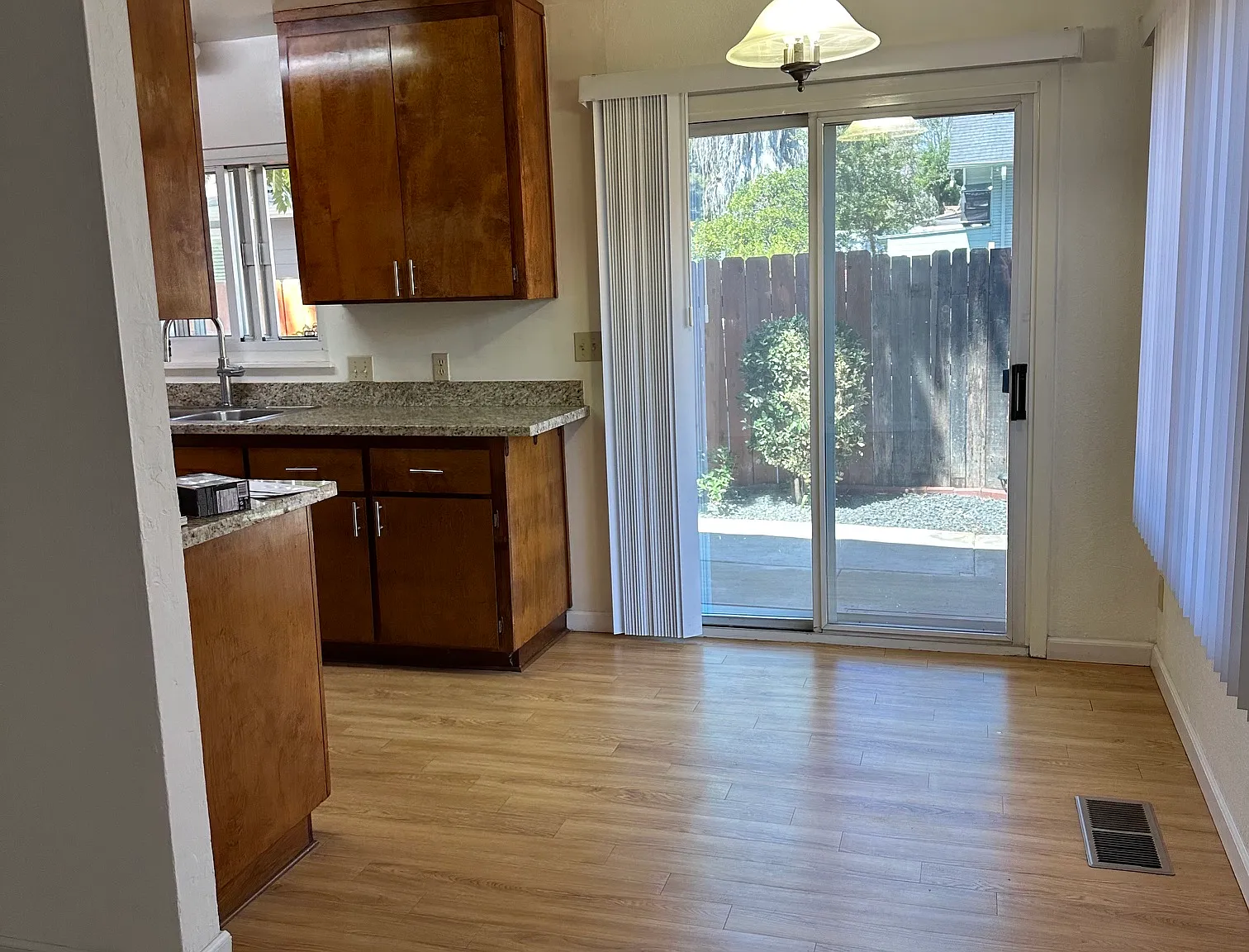 2 bed, 1.5 bath, 920 sqft, $3,200 — Photo 4