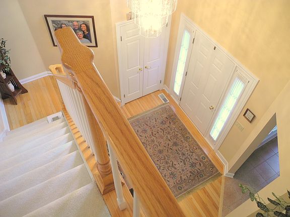 3rd image of 5 Hampshire Ln