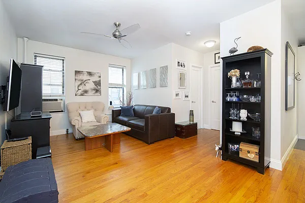 Rented by Avi Nash Associates | media 19