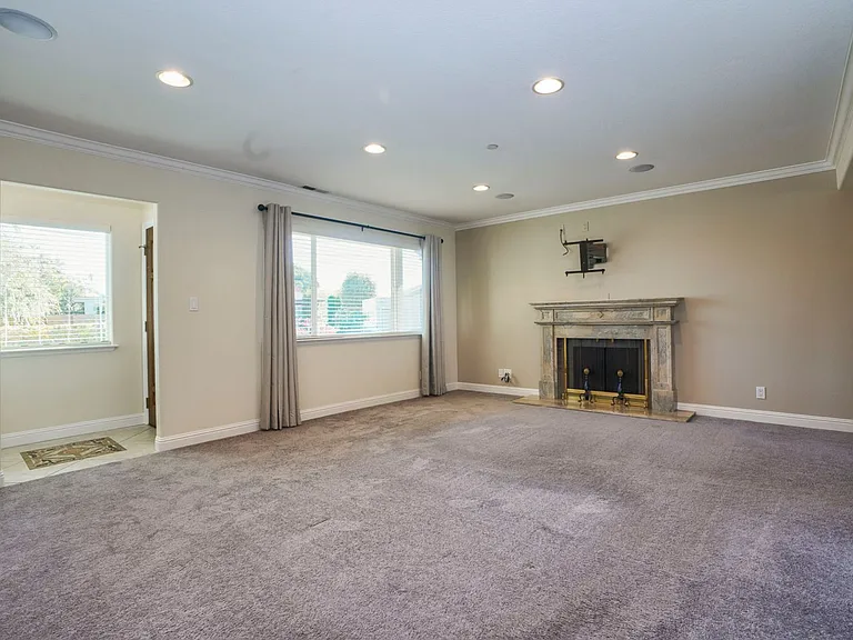 1621 Huron Ave — Photo 12