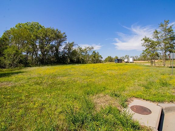 5th image of 0.29 / Acres Windsor Street & Devinshire Ave #1