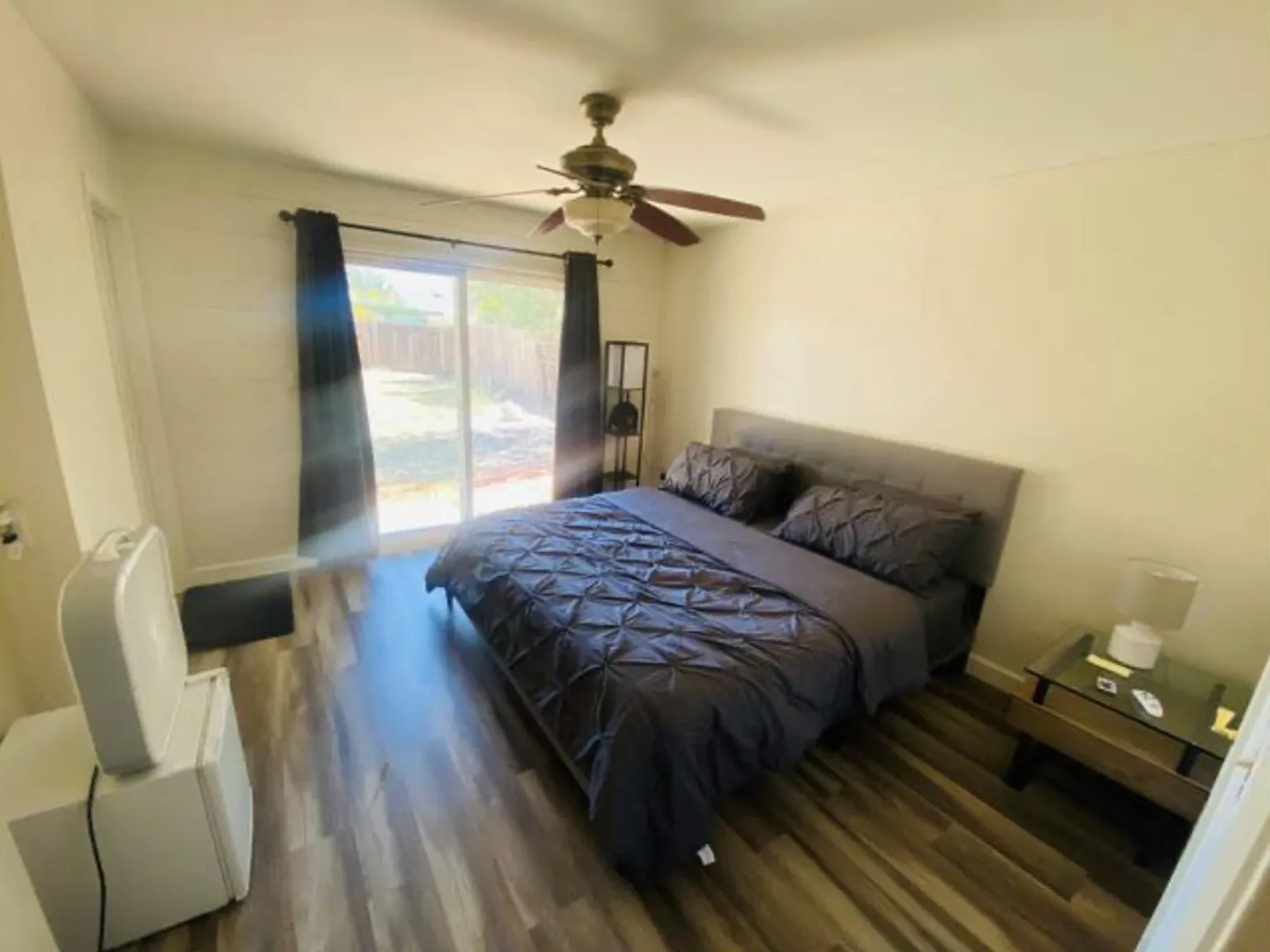 3 bed, 1038 sqft, $3,200 — Photo 2