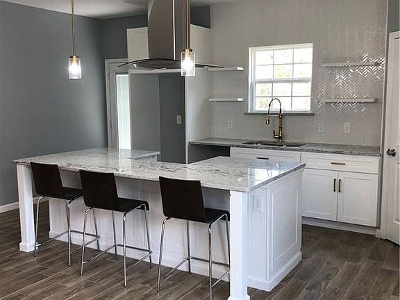 2nd image of 2036 Echo Lake Dr