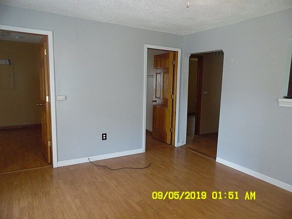 4th image of 1419 Custus St