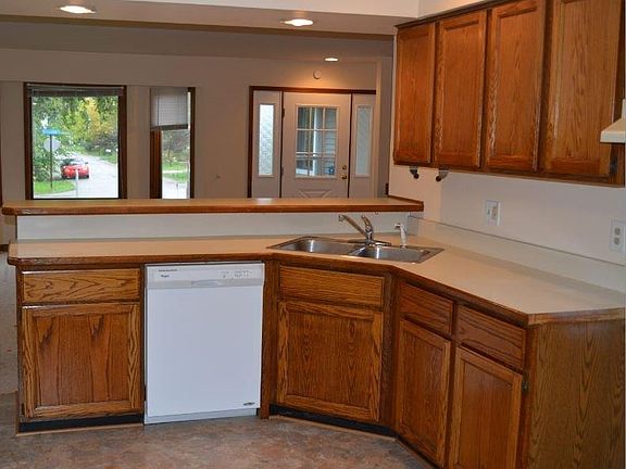 5th image of 2605 Southlawn St
