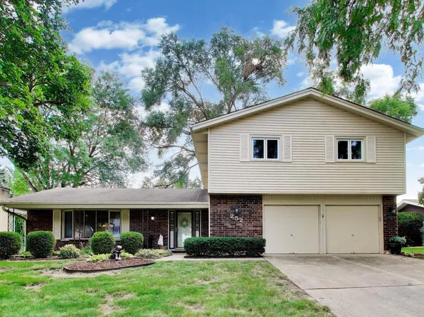 252 Millford Ln, Bloomingdale, IL 60108