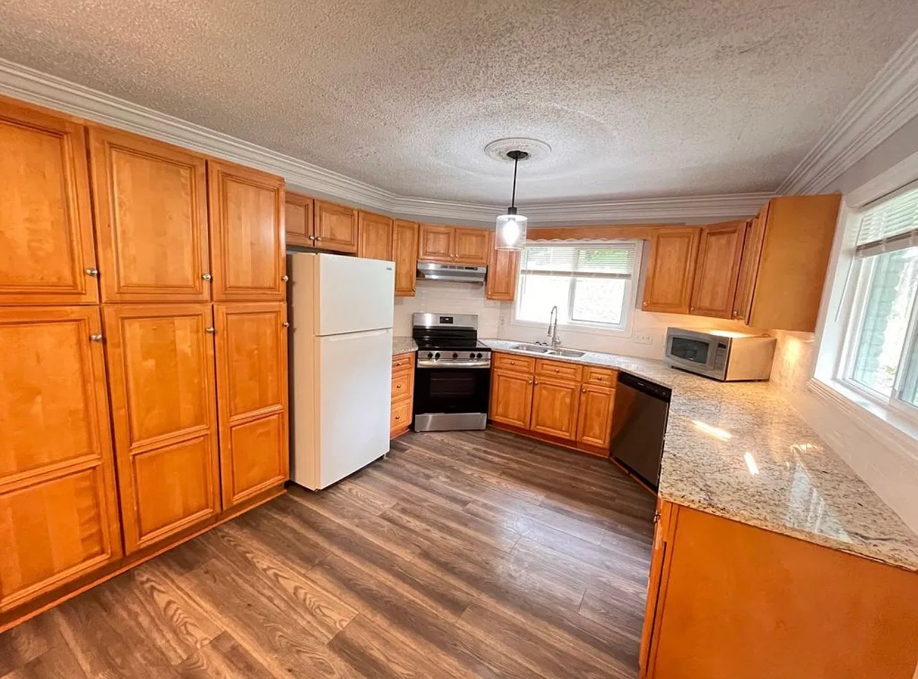 3 bed, 1475 sqft, $1,550 — Photo 2