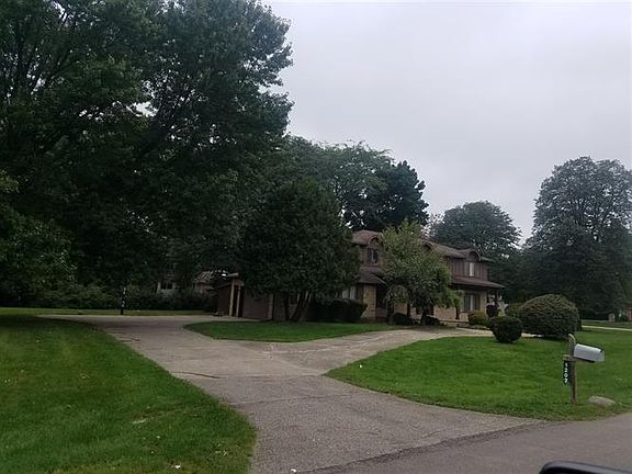 3rd image of 1207 Woodkrest Dr