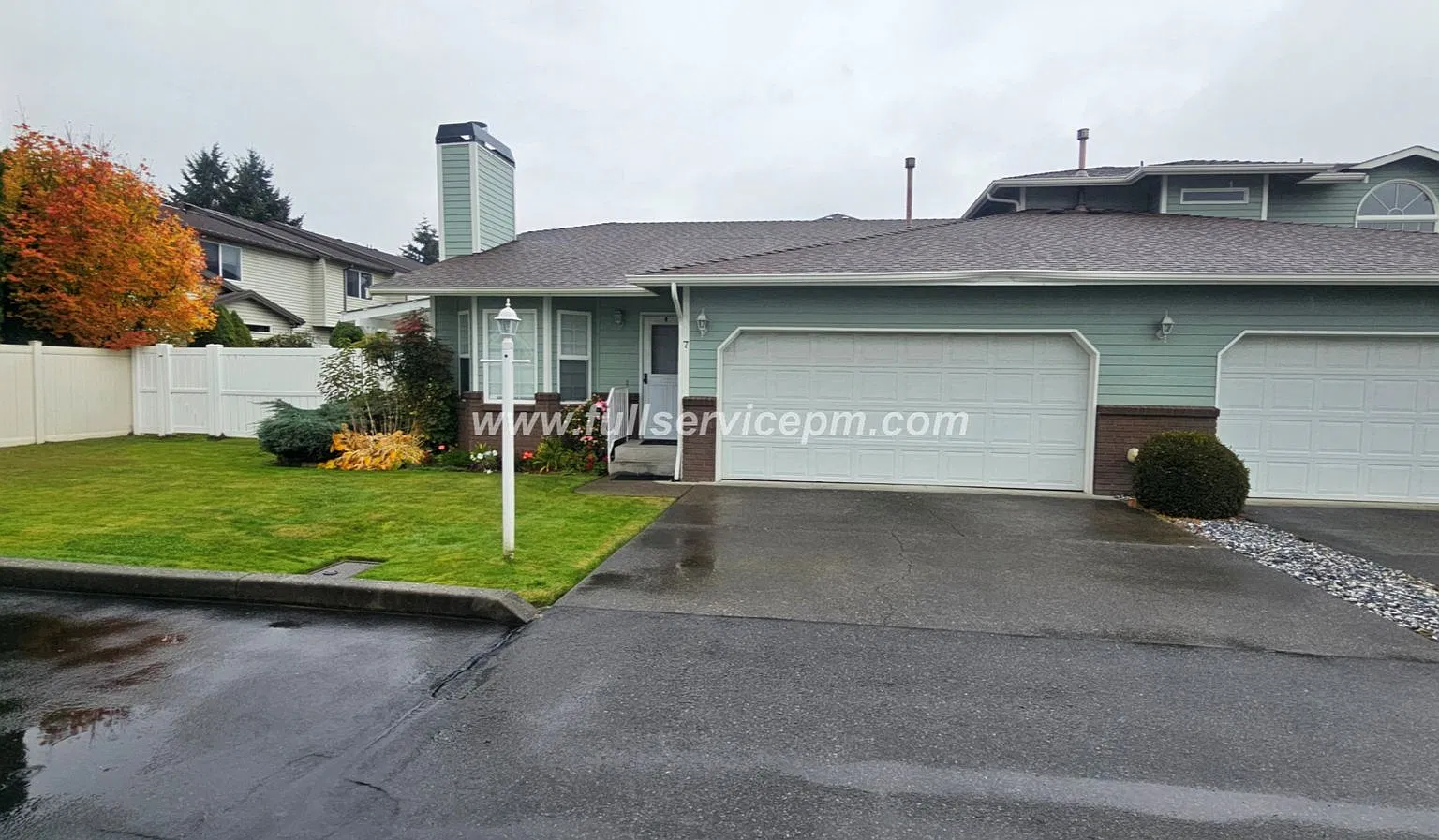 Beautifully remodeled rambler townhome — Photo 1