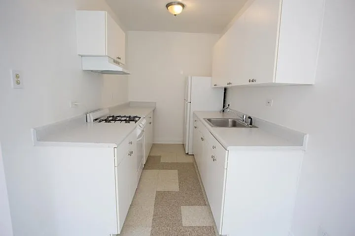 Ellis Court — Photo 11