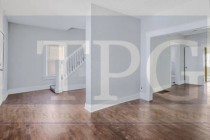 3 bed, 1.5 bath, 1430 sqft, $1,495 — Photo 2
