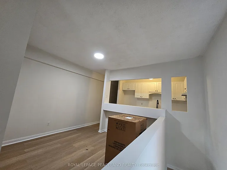 558 Spadina Cres #2 — Photo 12