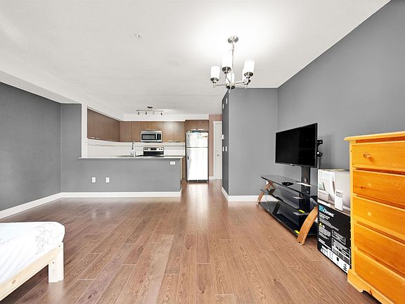 3rd image of 13883 Laurel Dr #201