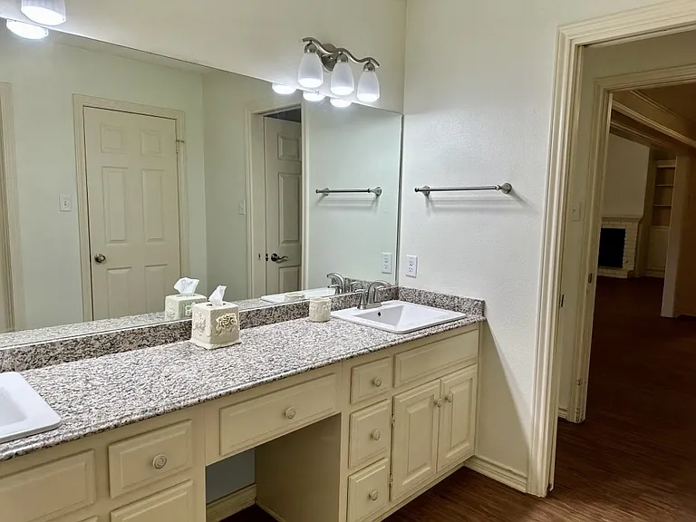 304 Amberwood Cir #304 — Photo 6