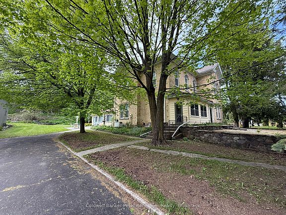 4th image of 538 Queen St N