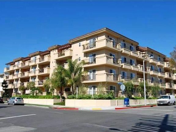 3rd image of 11911 Mayfield Ave APT 208