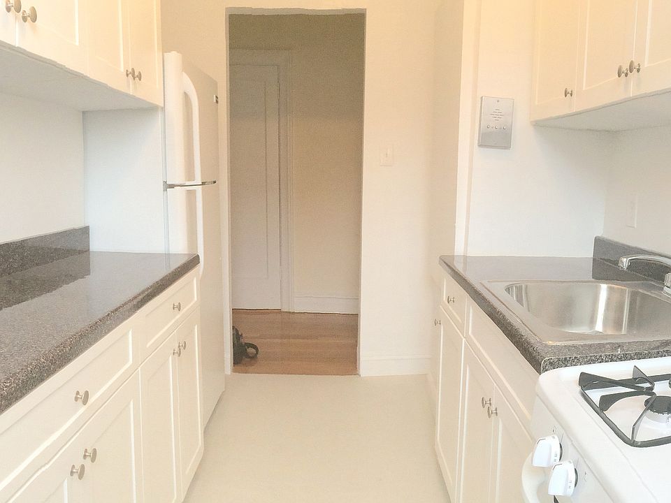 1st image of 537 Ovington Ave APT D3
