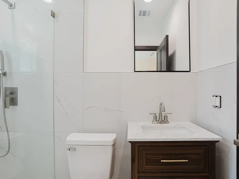 6550 Beeman Ave — Photo 24