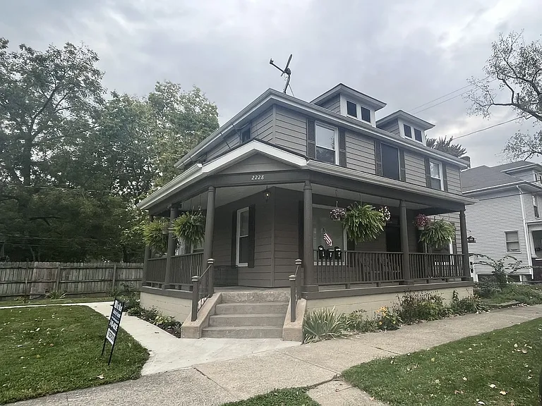 2228 S Harrison St — Photo 2