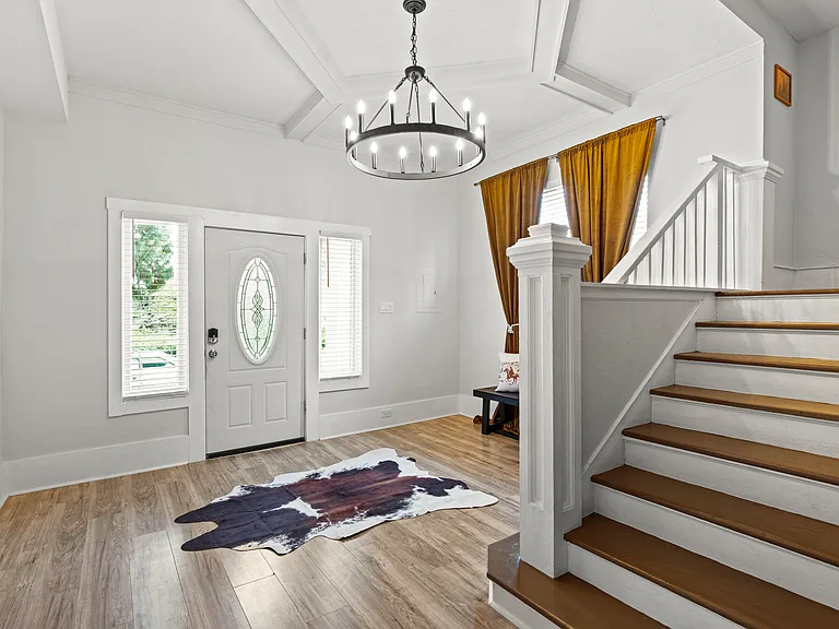 623 W Elmira St — Photo 35