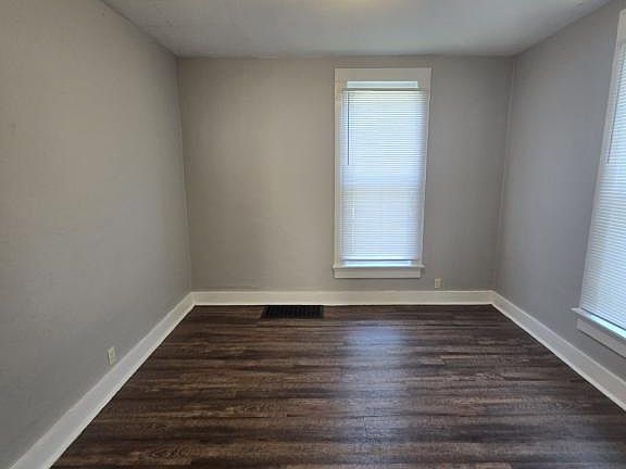 4th image of 310 W Main St