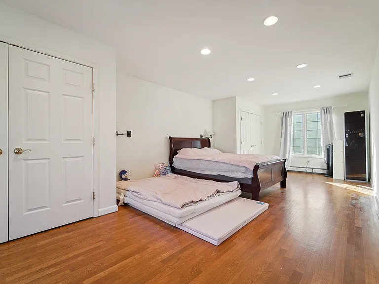 324 Brook St #324 — Photo 23