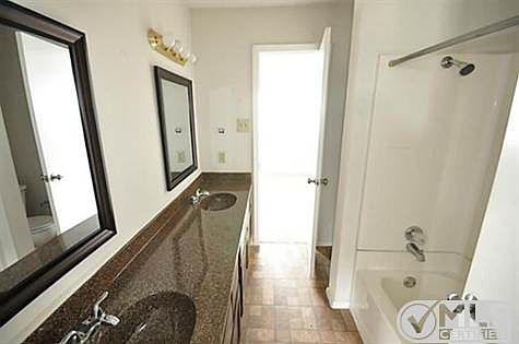 5th image of 2810 Wimbledon Ct APT B